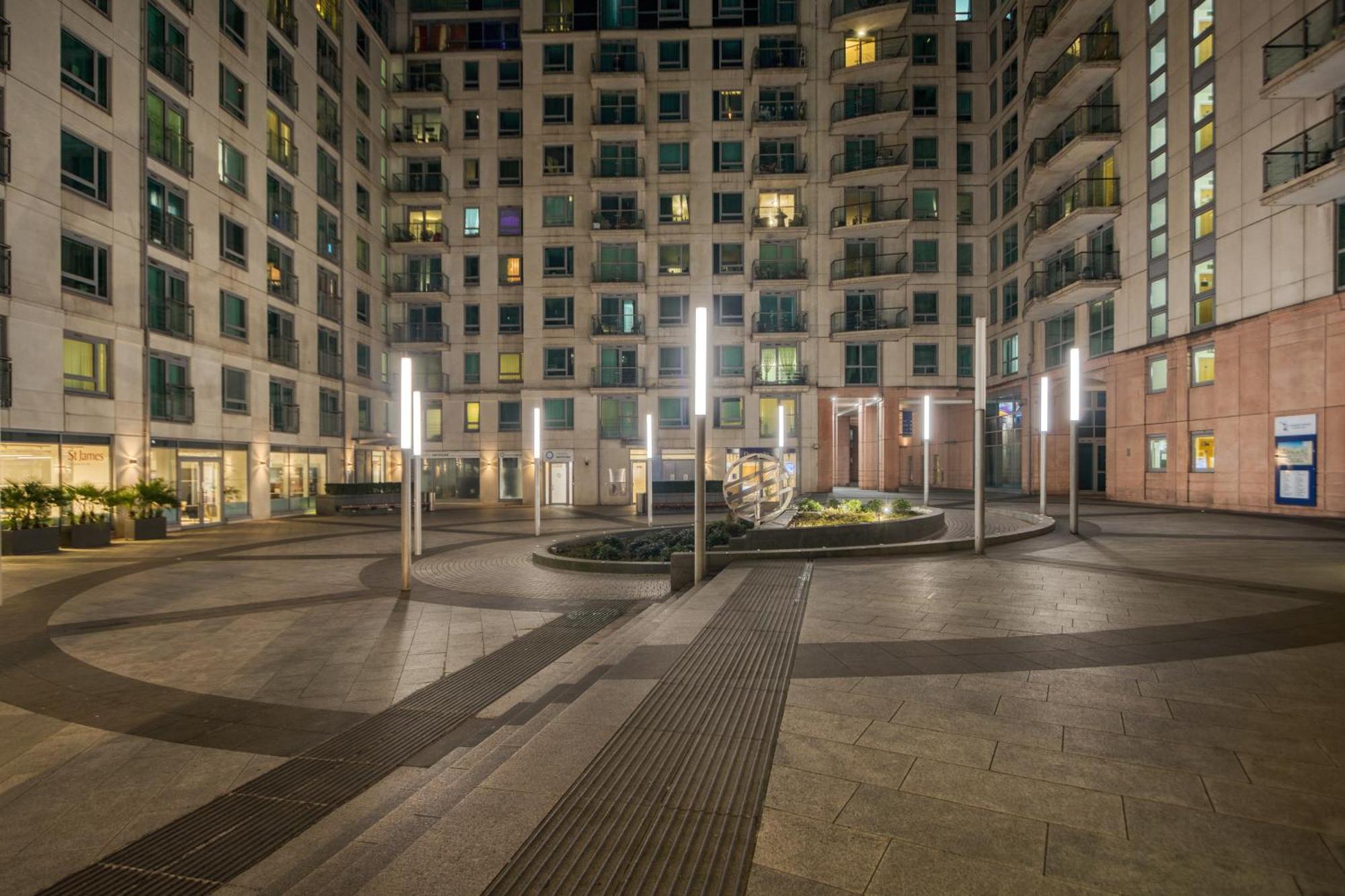 Stunning 1 Bed With Ac Next To Vauxhall Station Appartement *