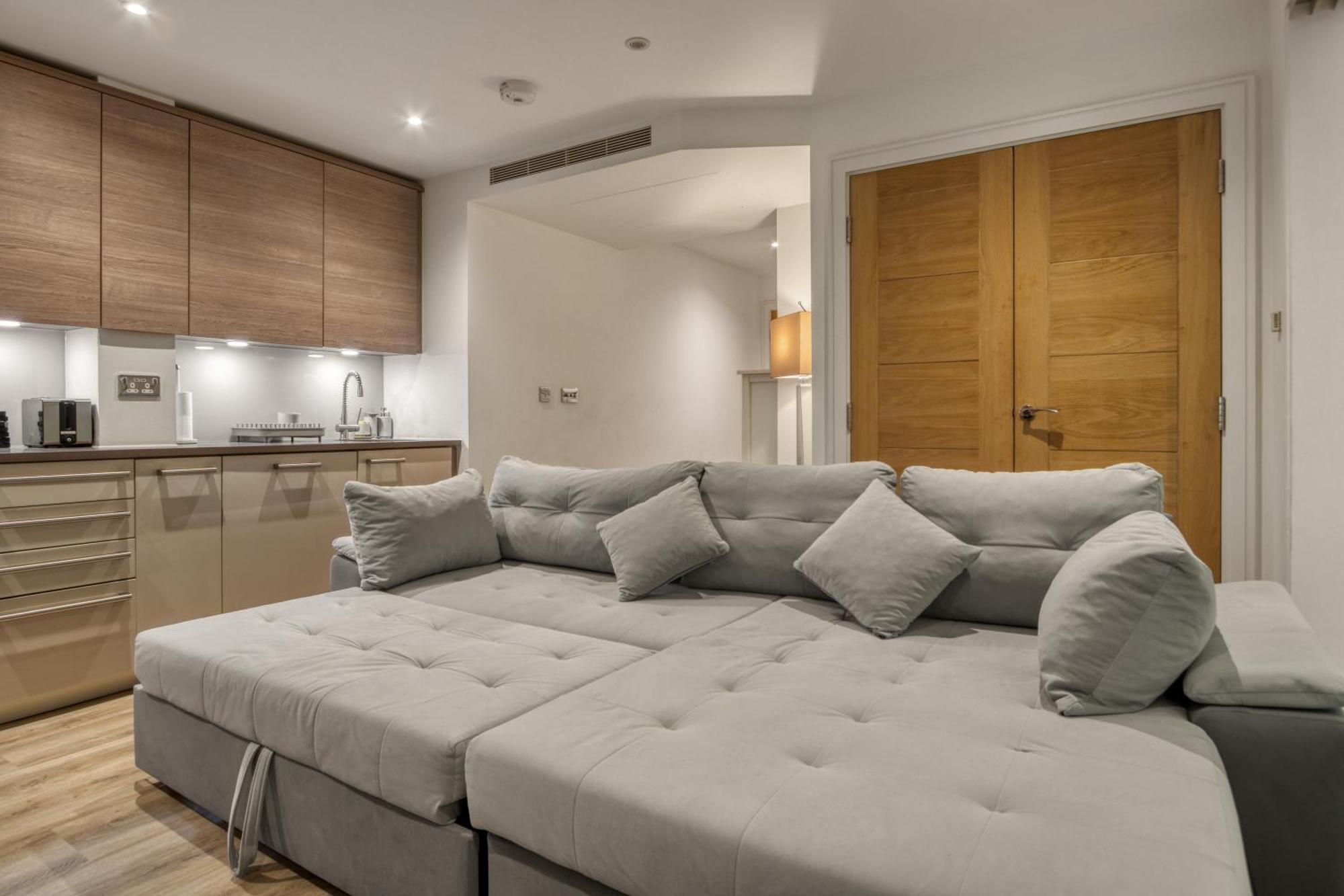 Stunning 1 Bed With Ac Next To Vauxhall Station Appartement *