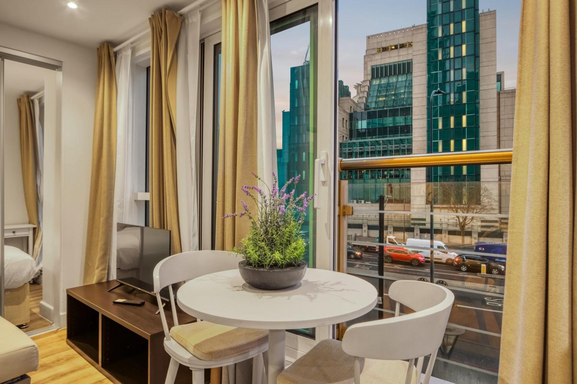 Stunning 1 Bed With Ac Next To Vauxhall Station * Londres